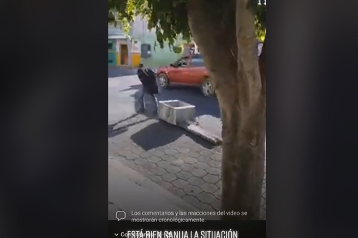 ¡Ora ora! Captan a sujeto que robó teléfono público en Tehuacán (VIDEO) 2 telefono