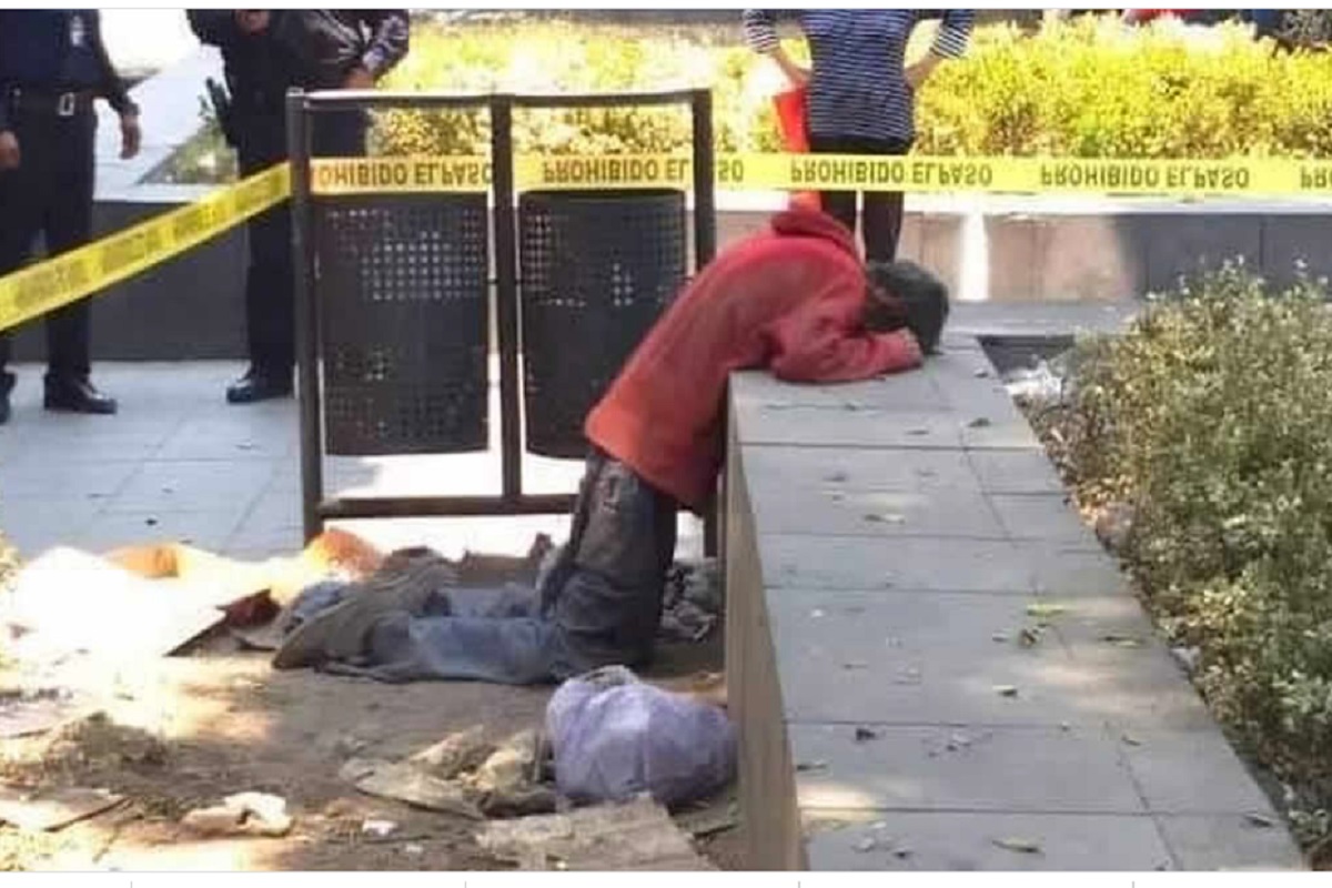 De rodillas frente a la Iglesia del Señor de los Trabajos muere un hombre en Puebla 2 El abuelito