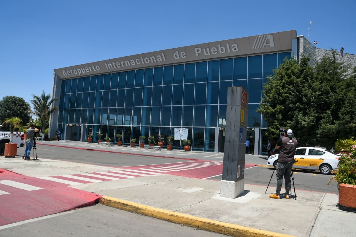 Recibir vuelos en Puebla para liberar tráfico aéreo en CDMX traerá beneficios colaterales: Barbosa 2 Huejotzingo 3