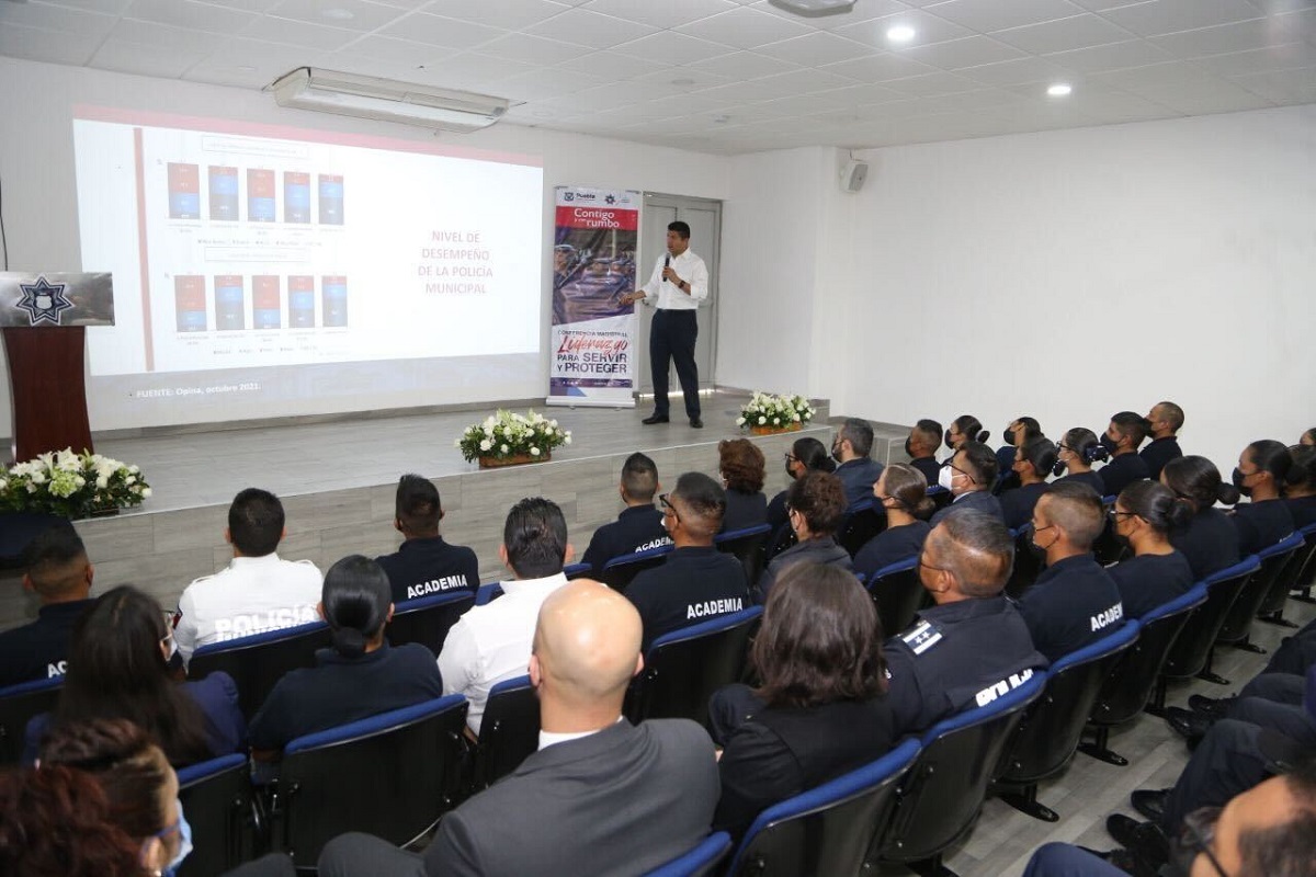 Eduardo Rivera comparte su visión de gobierno con cadetes de la Policía Municipal 2 Imagen de iOS 226
