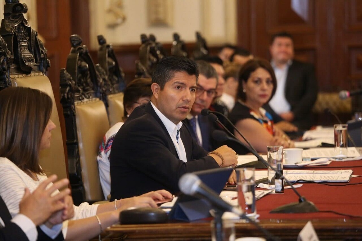 Eduardo Rivera toma protesta al Comité Ciudadano para la Transparencia y Municipio 1 Imagen de iOS 314