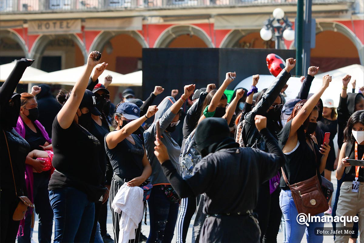 Luto nacional se manifiestan en Puebla por la vida de las mujeres 6
