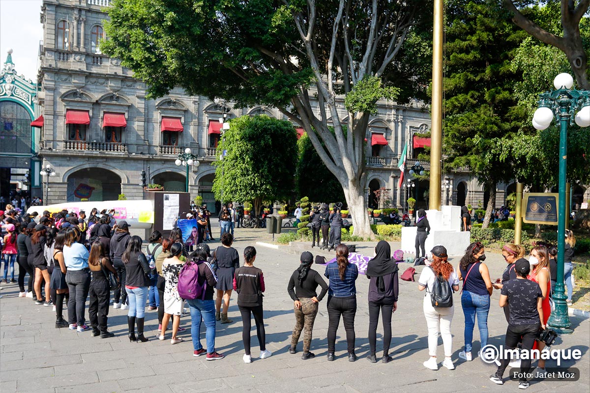 Luto nacional: se manifiestan en Puebla por la vida de las mujeres y las niñas 12 Luto nacional se manifiestan en Puebla por la vida de las mujeres 8