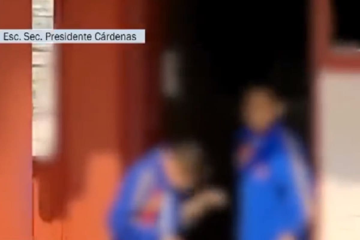 Como en la AAA: Alumno de secundaria en Puebla azota la cabeza de compañero en la pared 4 agresion secundaria de Puebla 1