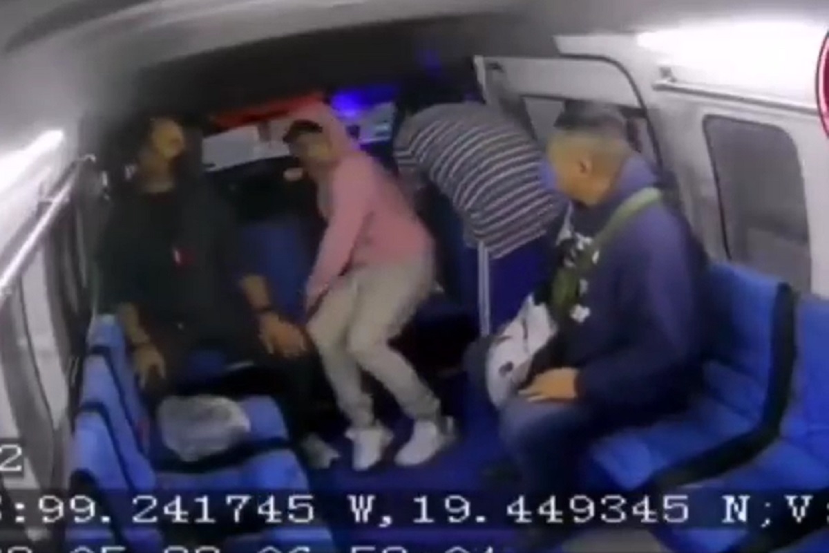 VIDEO: Delincuentes que intentaron asaltar combi en Naucalpan terminan sometidos por militares 2 asaltantes