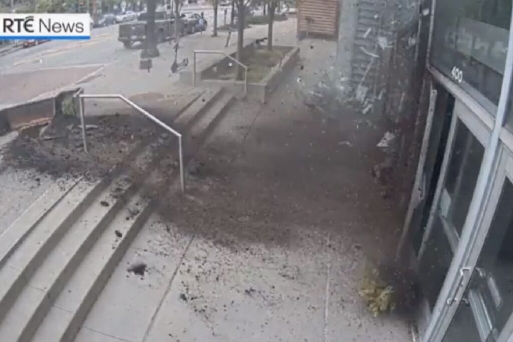 auto contra edificio 1