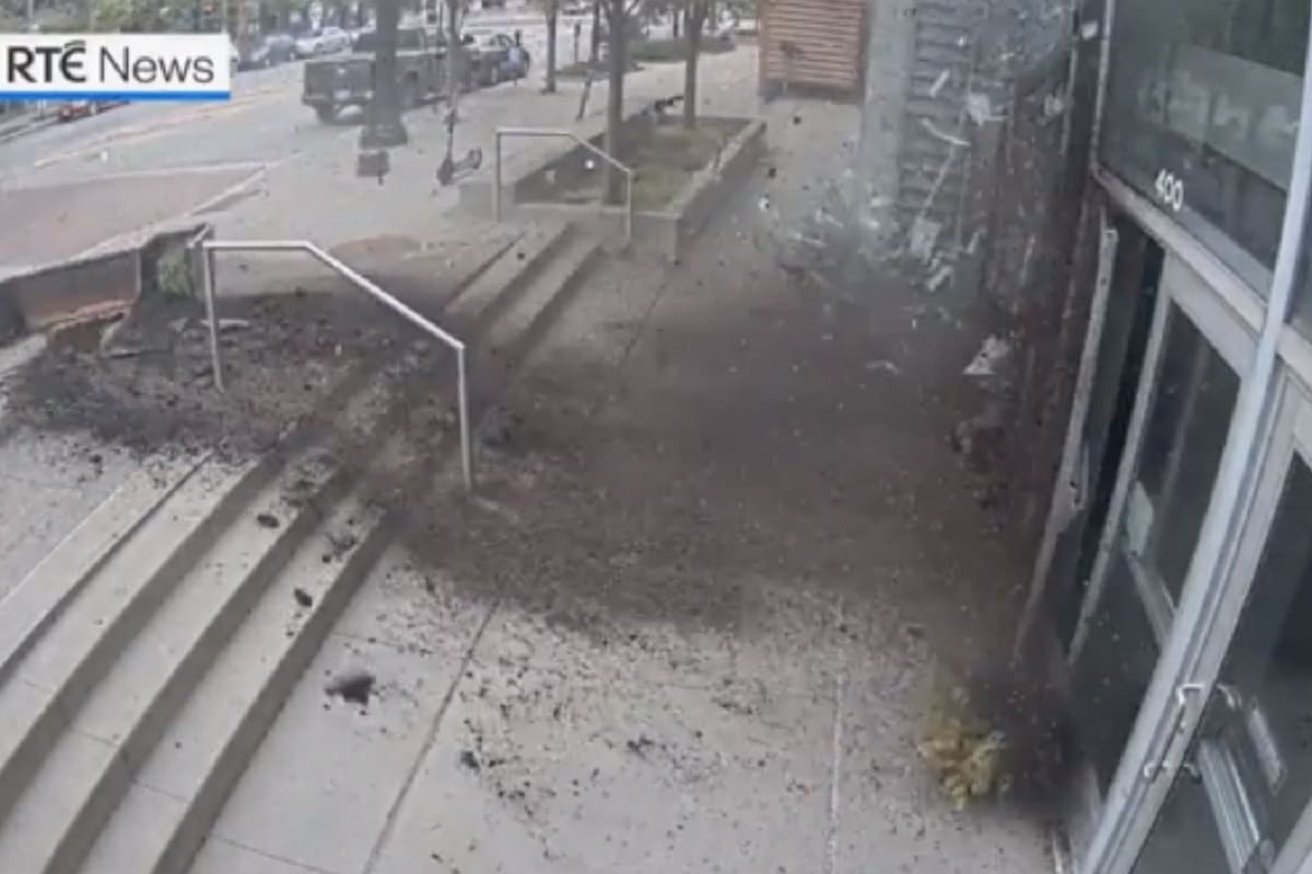 VIDEO: Conductor estrella su Tesla contra un edificio en Ohio a toda velocidad 4 auto contra edificio 1