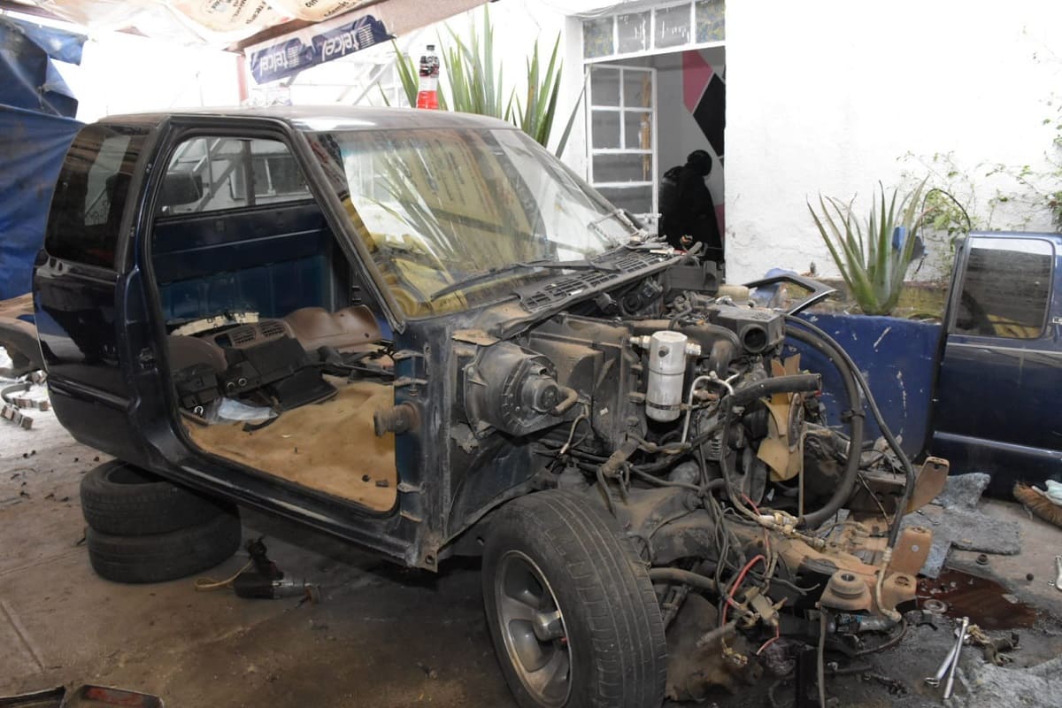 Policía municipal encuentra bodega de autos robados en Xanenetla 3 autos robados Puebla