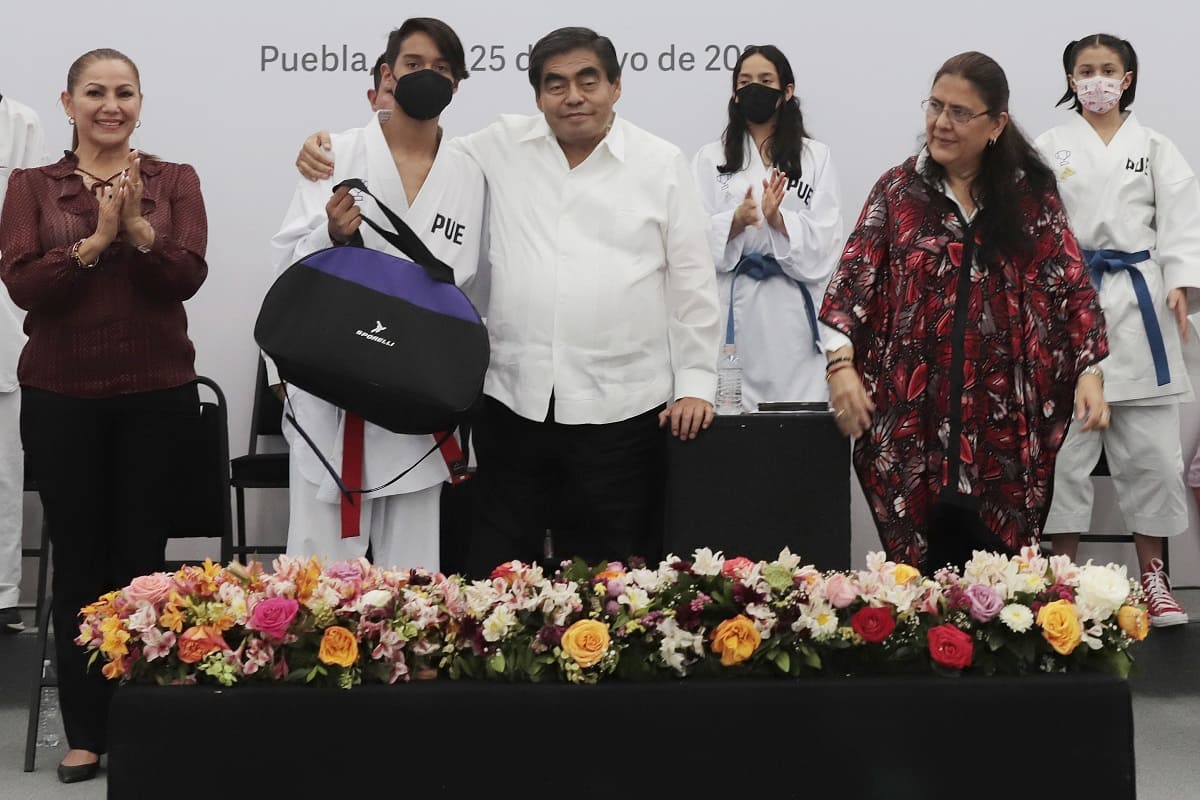 Convoca Miguel Barbosa a deportistas poblanos a representar al estado con entrega y corazón 1 barbosa deportistas poblanos 1