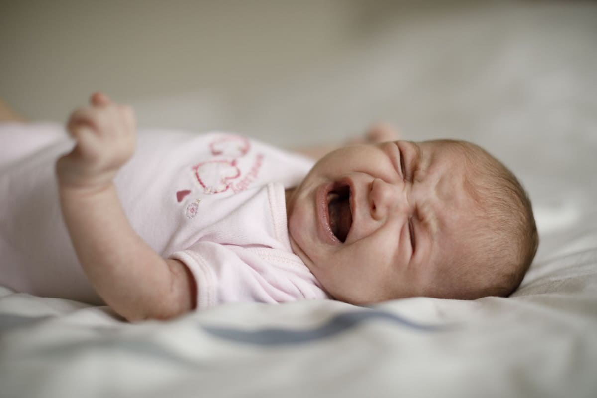 ¿Qué sí y qué no hacer? Tips para mamá primeriza (después del parto) 10 bebe llorando 1