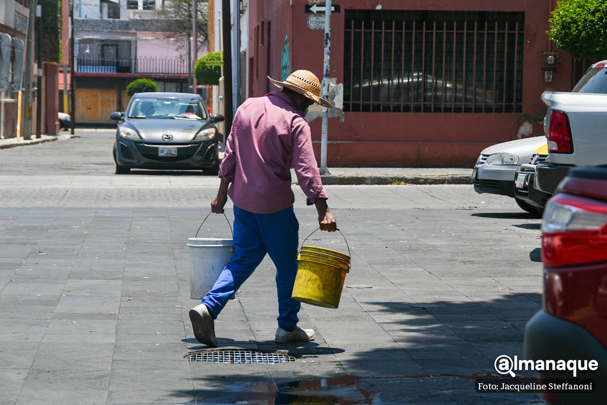 11 franeleros han sido detenidos por apartar lugares en vía pública de Puebla 2 franeleros El carmen Puebla 3