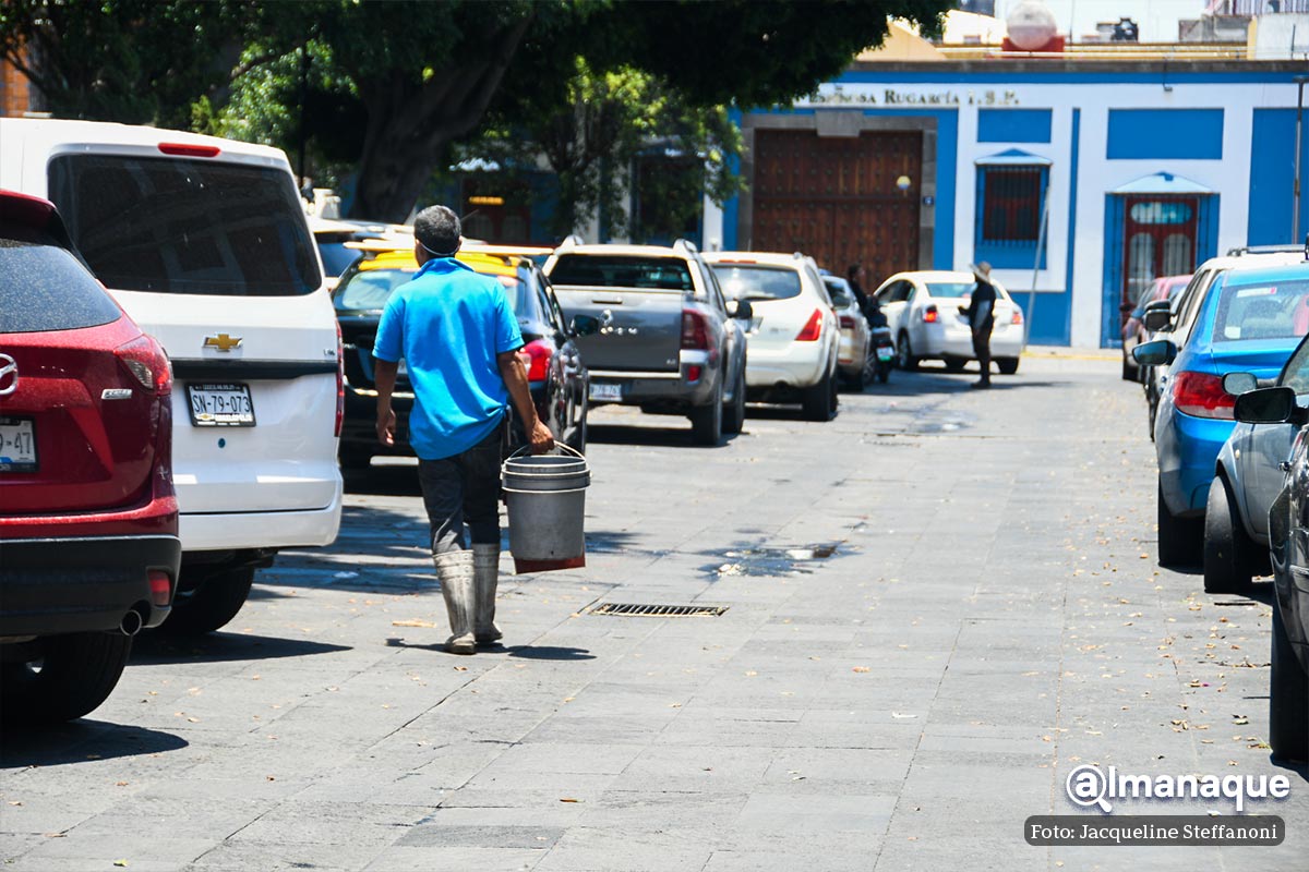 Detienen a 20 franeleros por adueñarse de la vía pública; uno pagó su multa 2 franeleros El carmen Puebla 4