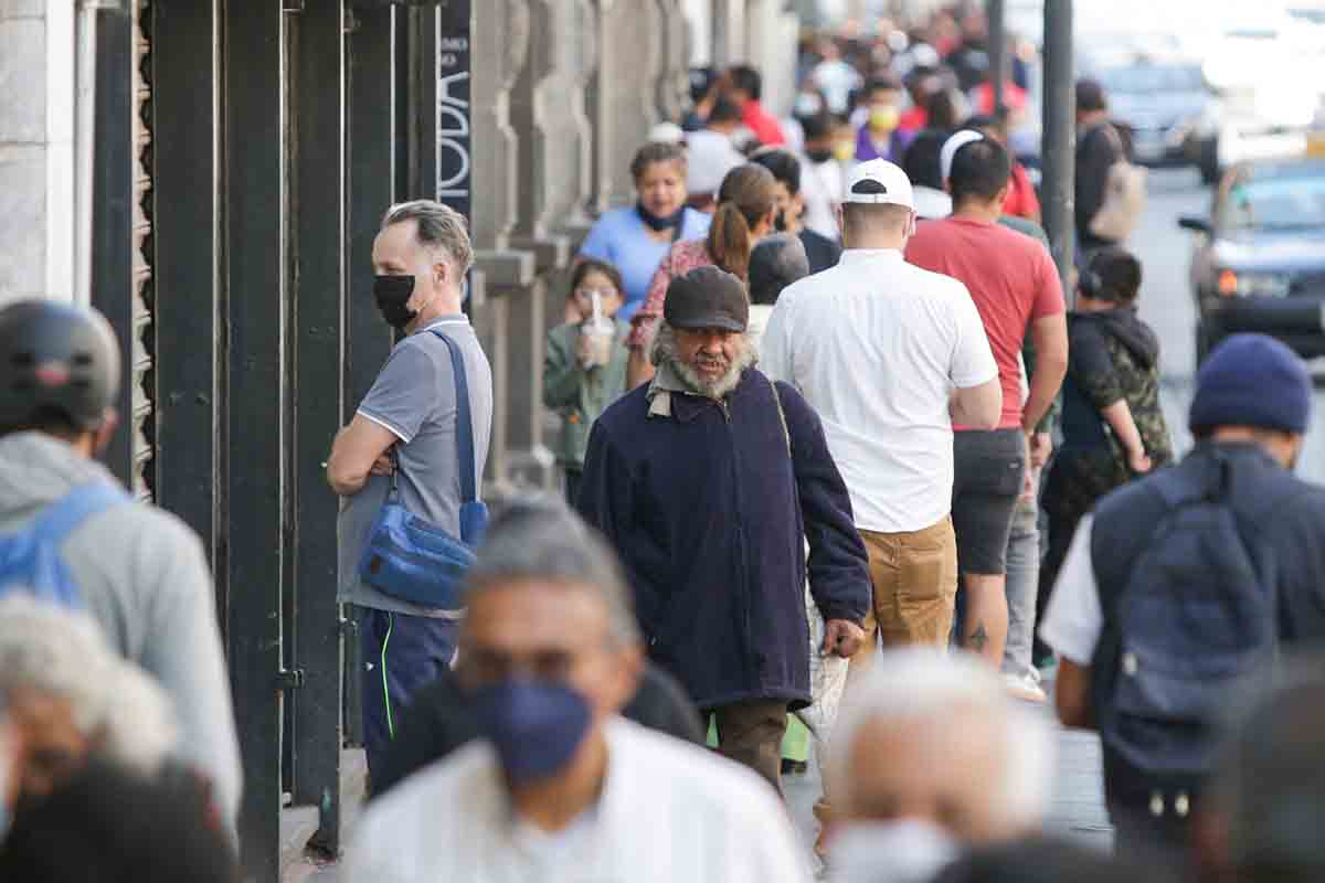 Puebla registra 10 casos COVID en 24 horas; hay 16 hospitalizados 3 gente cubrebocas