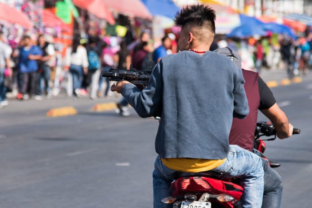 ladrones en moto