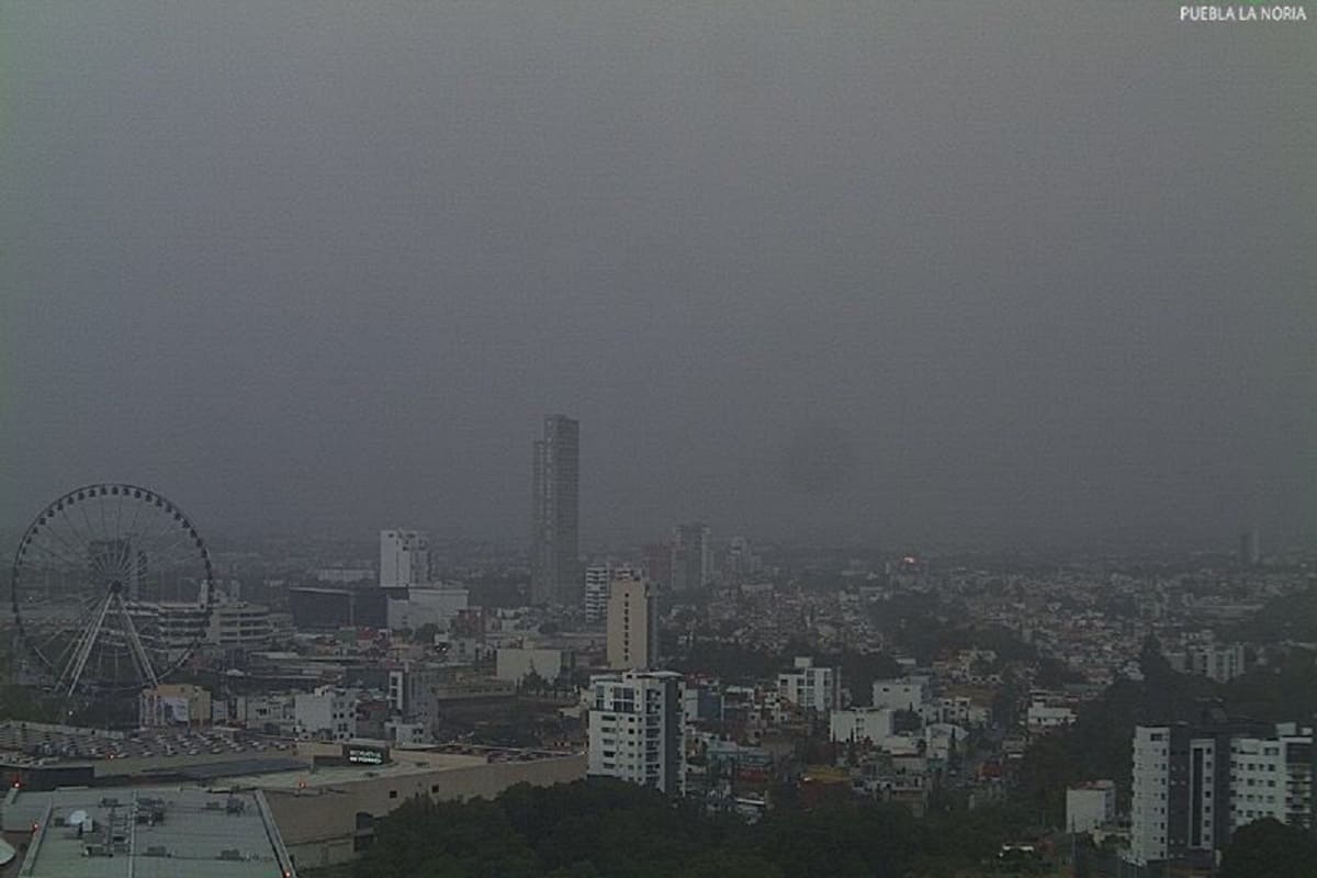 Intensa lluvia sorprende a los poblanos este martes🌧️ 4 lluvia 1