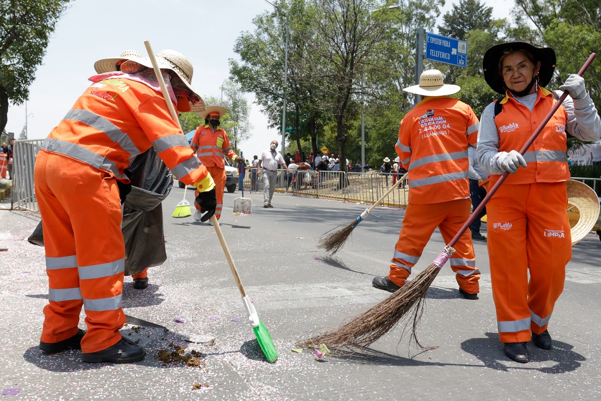 Aplauden a “naranjitas” tras concluir el desfile del 5 de Mayo 4 naranjitas 2