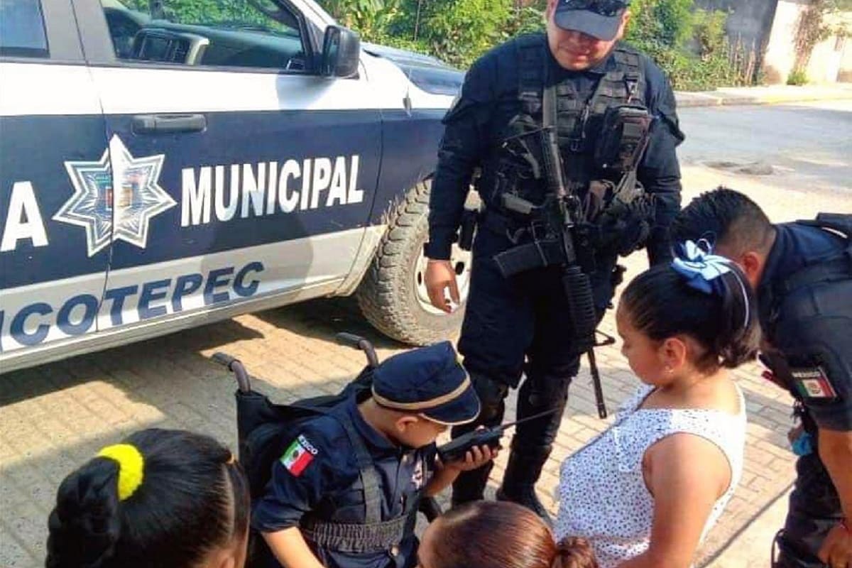 ¡Más como ellos!: Agentes de Xicotepec cumplen el sueño de un niño de ser policía 4 nino policia Xicotepec 1