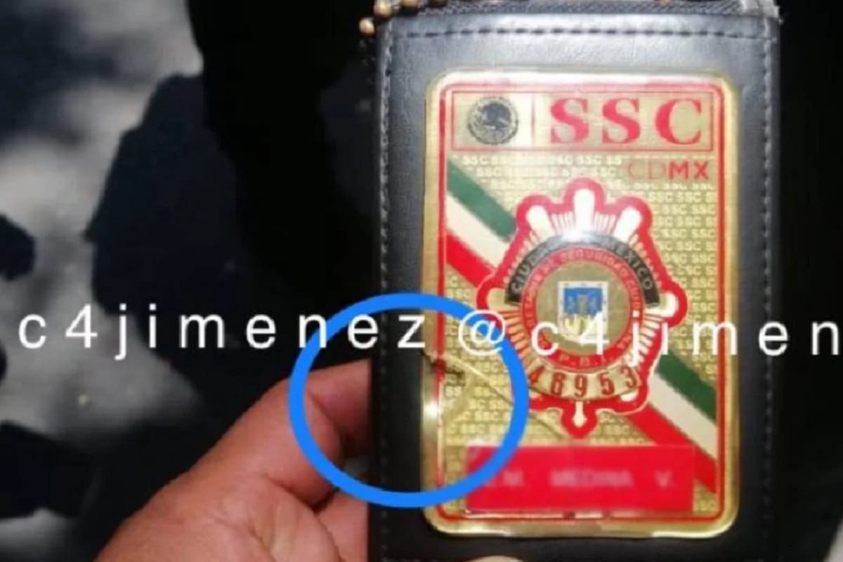Como en las películas: Policía recibe un balazo y lo salva su placa de la SSC 4 placa salva a policia 1