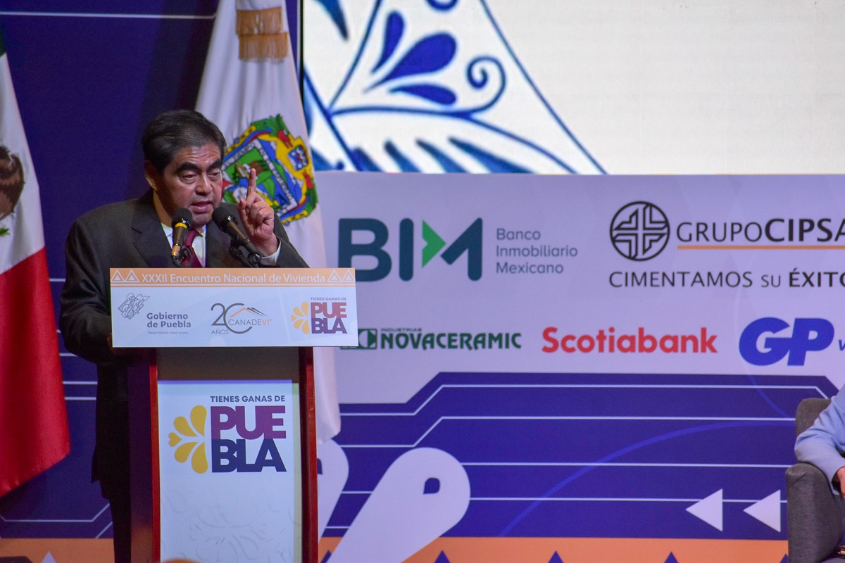 Ofrece Barbosa 50 millones de pesos para subsidios de vivienda ante Infonavit 2 DSC 0238 1