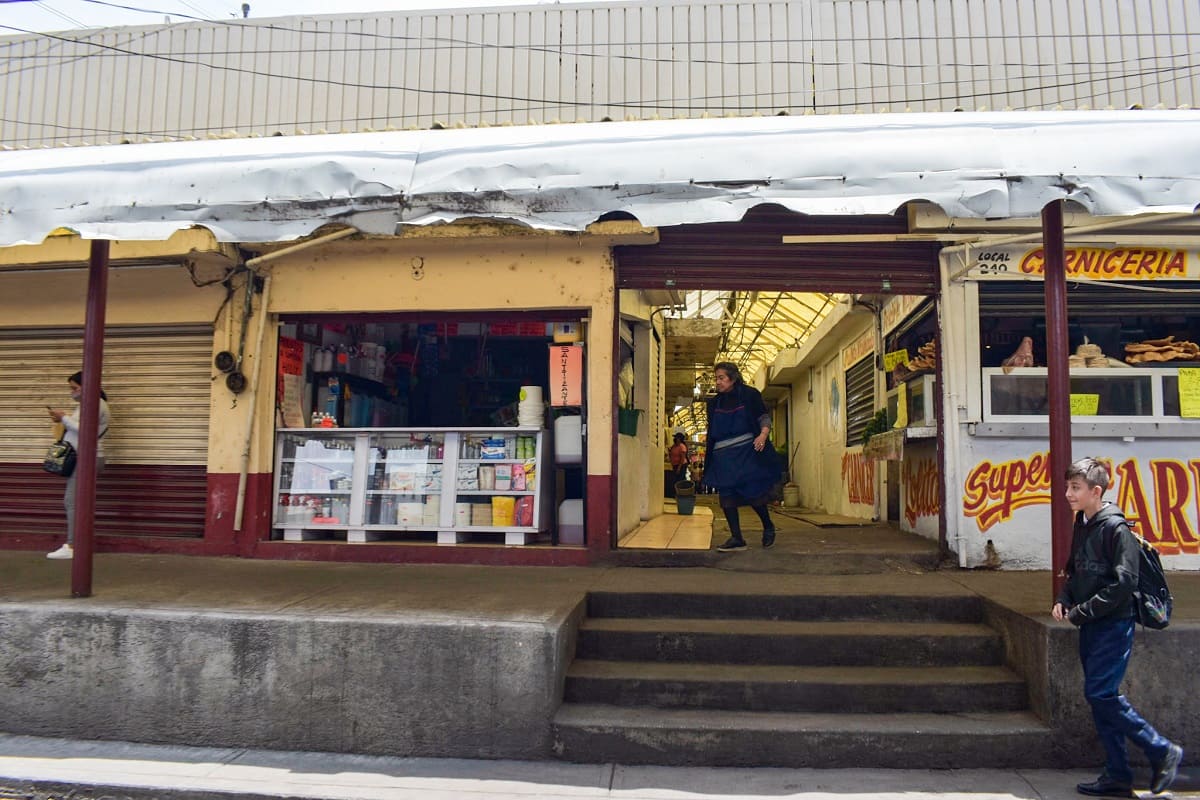 Locatarios del Mercado Amalucan regresarán a sus negocios cuando firmen contrato individual con CFE 3 DSC 0510 1