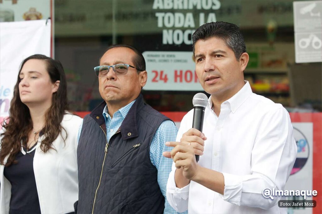 Eduardo Rivera Tiendas Oxxo 6