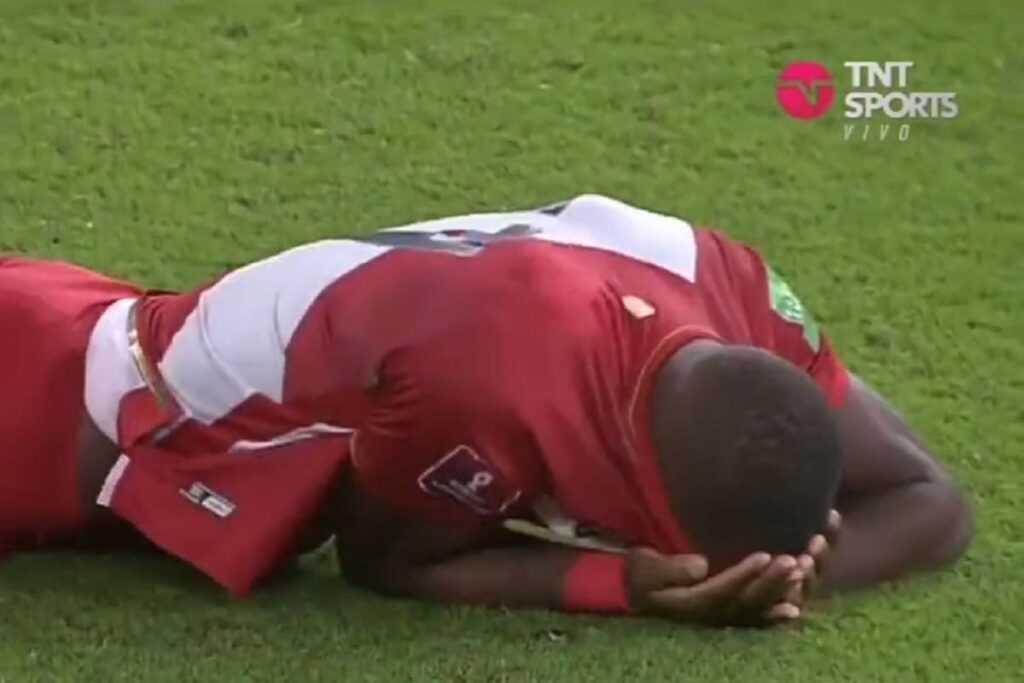 Luis Advincula 1
