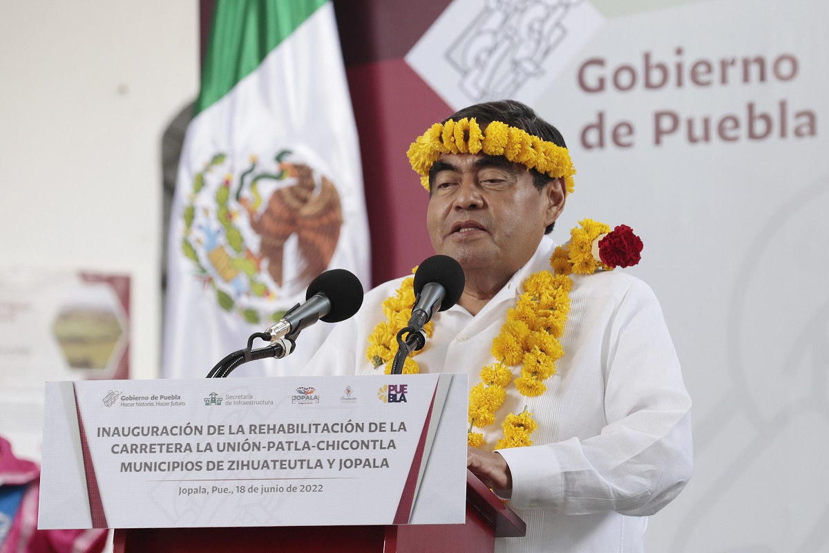 Inaugura MBH carretera “La Unión-Patla-Chicontla”; acredita el desarrollo equitativo de Puebla 1 MG 4514