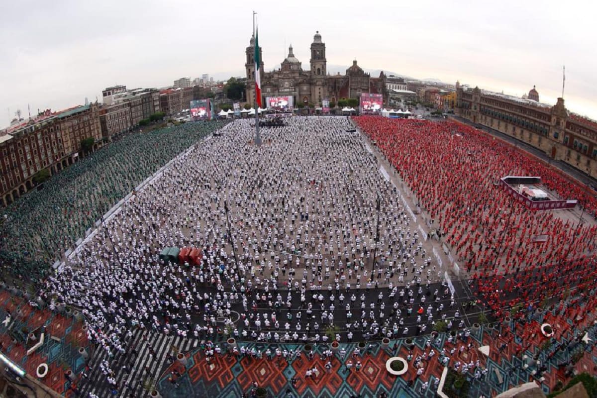 Récord Guinness en CDMX: Miles de personas llenan el zócalo en clase de box 4 Record Guinness 1