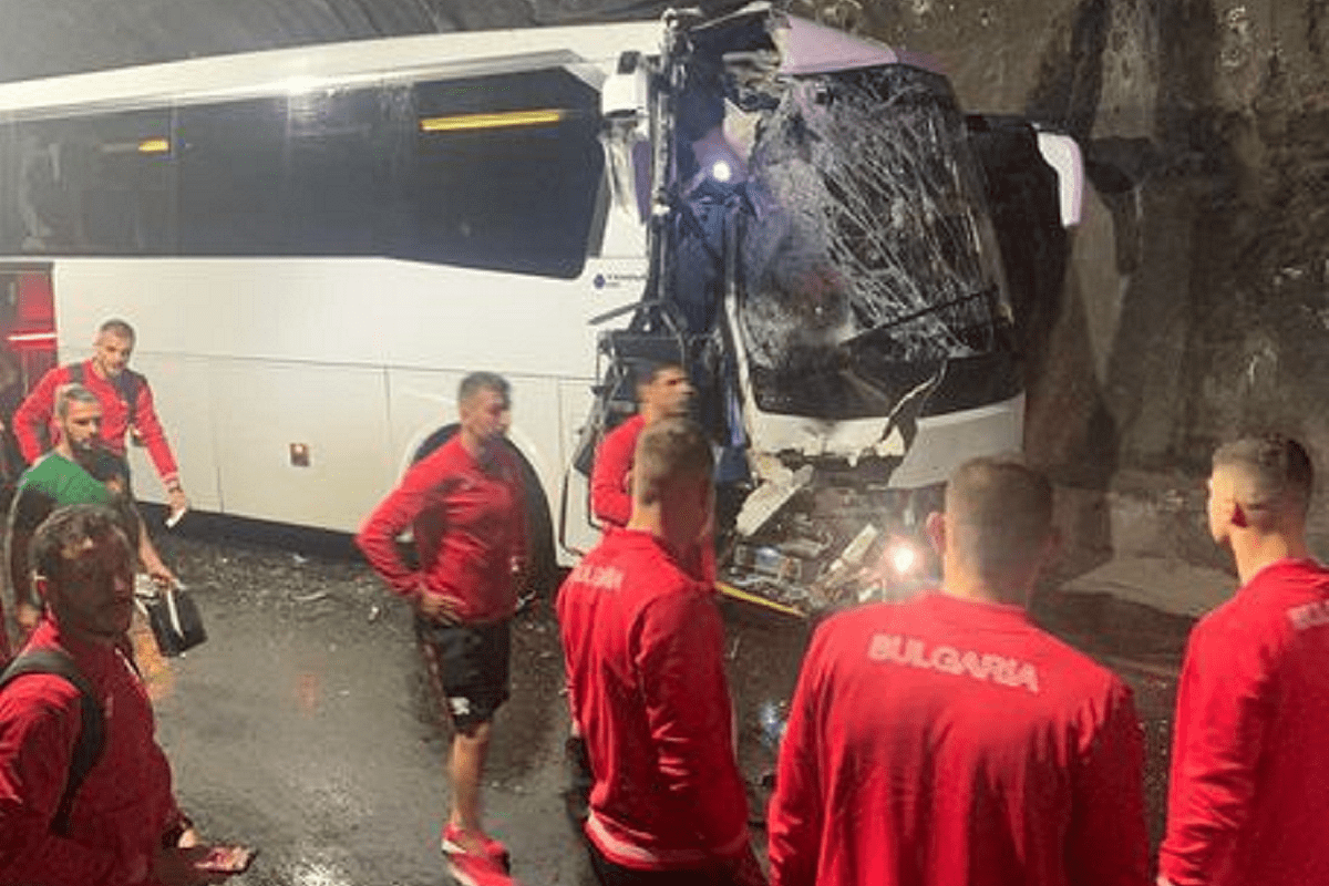 La selección de Bulgaria sufre accidente automovilístico; un jugador tuvo que ser operado de emergencia 4 Seleccion de Bulgaria sufre aparatoso accidente 1