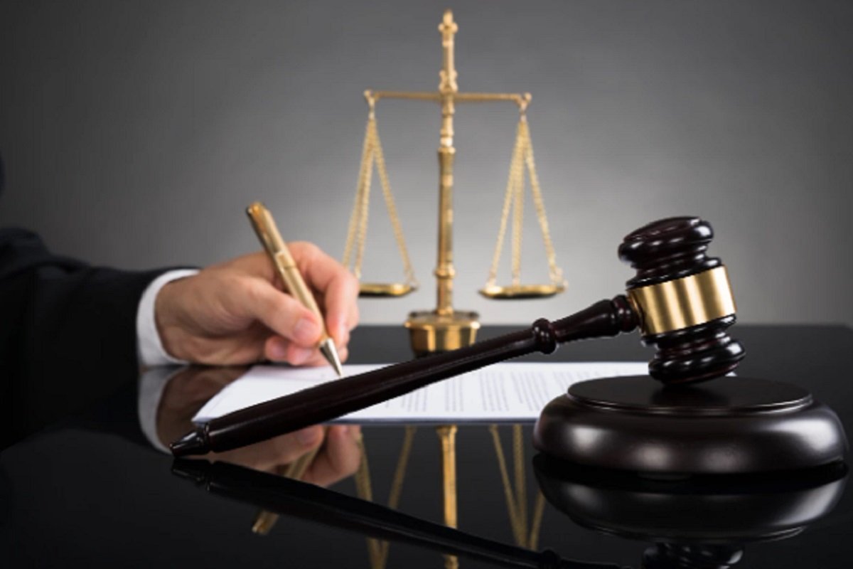 Congreso expide Ley para regular Cobros de Abogados en Puebla 2 abogados