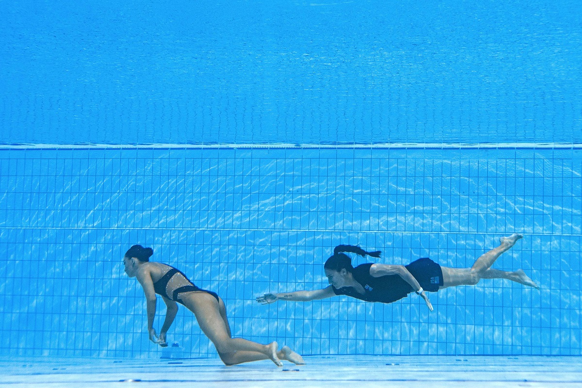 Nadadora Anita Álvarez se desvanece en la piscina y es rescatada por su entrenadora 3 andrea fuemtez