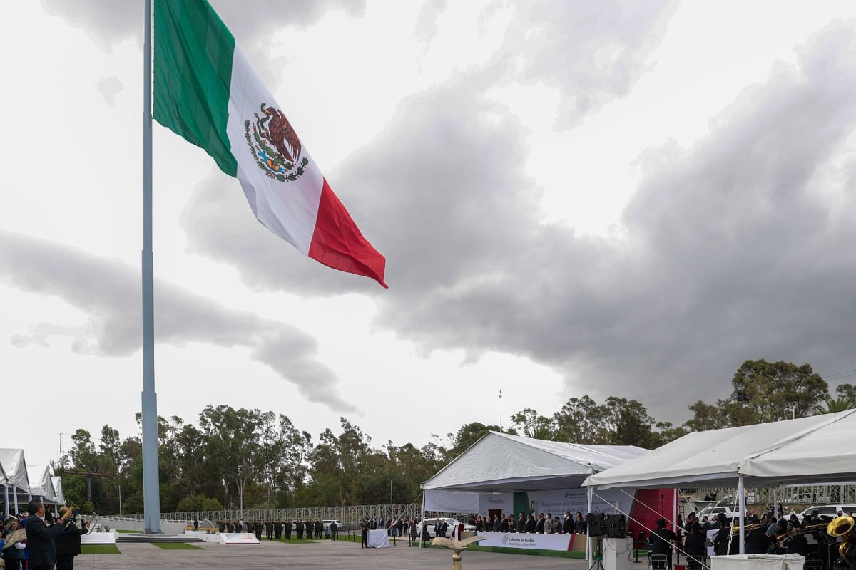 Inaugura Barbosa bandera monumental: “nos inspira a ser mejores y reconocer reclamo social” 2 bandera monumental barbosa 1