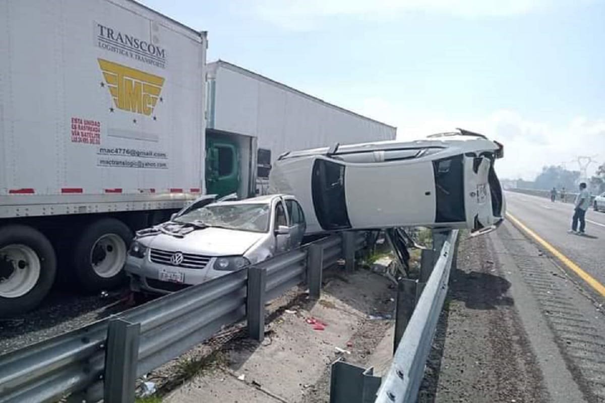 Fuerte carambola en la autopista Puebla-Orizaba deja 2 muertos y varios heridos 4 carambola puebla orizaba 1