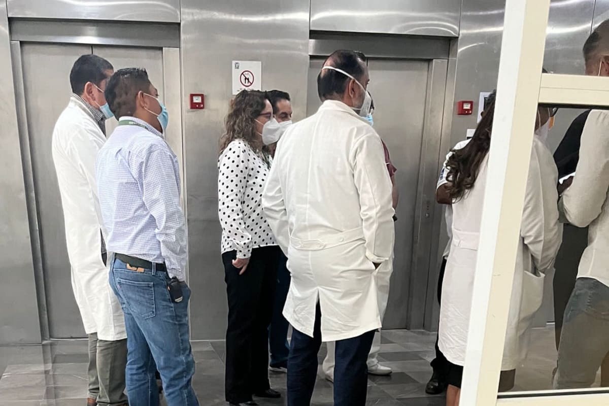 Reconoce IMSS dos trabajadores lesionados en caída de elevador en La Margarita 3 elevador hospital la margarita 1