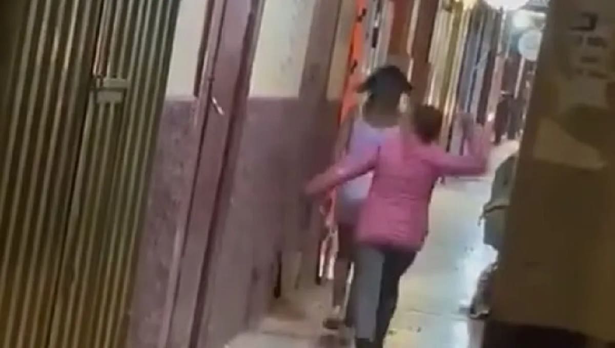 Por no pedir permiso, mamá saca a su hija a cinturonazos de un antro en Perú 2 mama saca a su hija a cinturonazos del antro 1