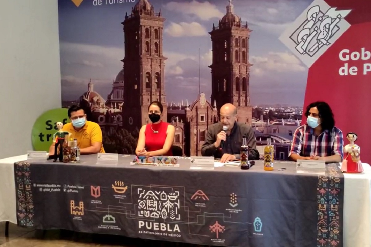 Curados de aguacate y mezcal de insectos, encontrarás en la Feria del Pulque de Atlixco del 17 al 19 de junio 2 mezcal