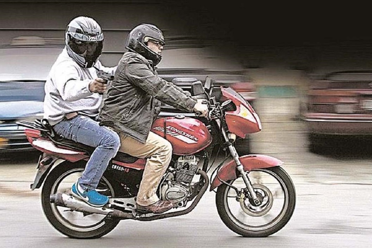 Con pistola, tres sujetos asaltan a reportero de ALMANAQUE en Amozoc 2 motociclistas