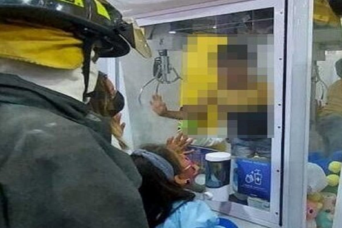 nino maquina de peluches 1