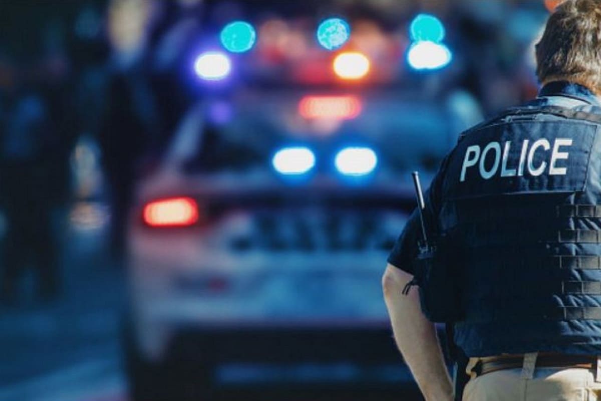 EU: Mujer es golpeada por un grupo de adolescentes que fueron hasta a su casa a pegarle a su hija 4 policia eu 1