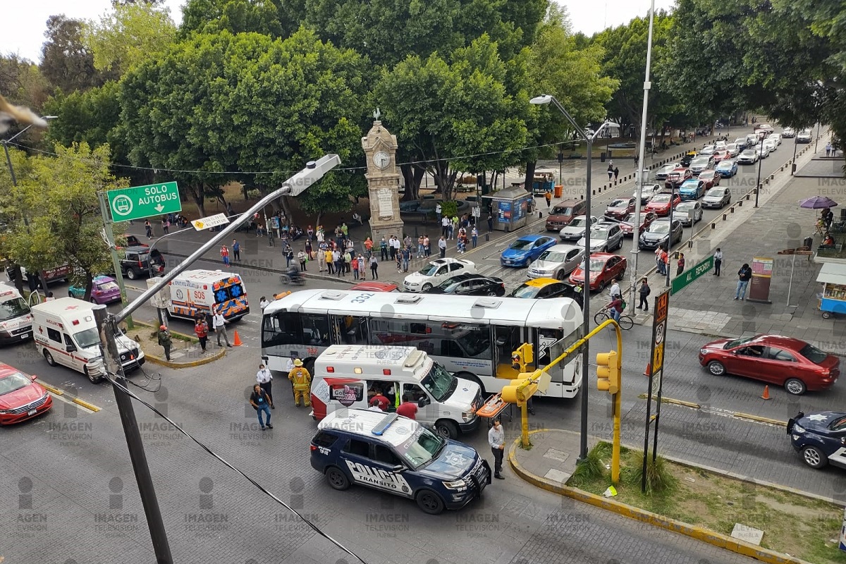 Choque entre camioneta y RUTA deja nueve lesionados en Reforma 2 rutaa