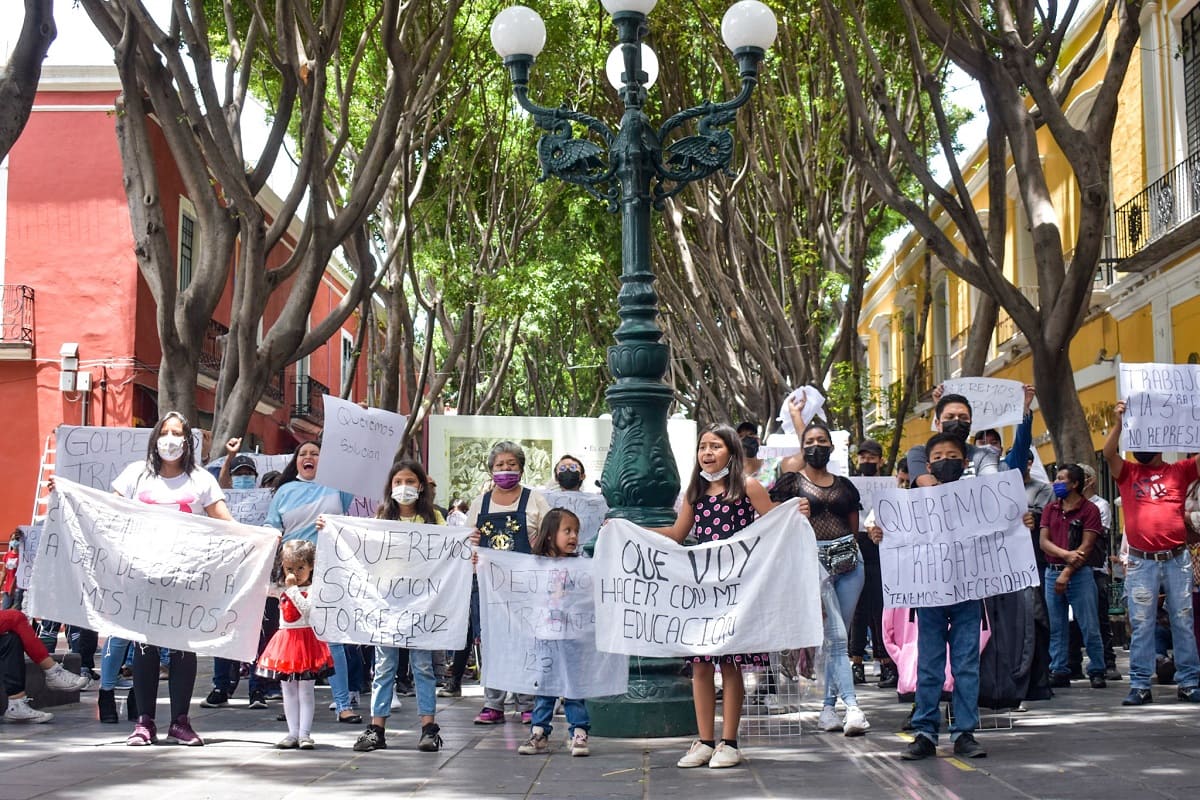 FOTOS: Marchan ambulantes en el Centro de Puebla para que los dejen instalarse 5 DSC 0150