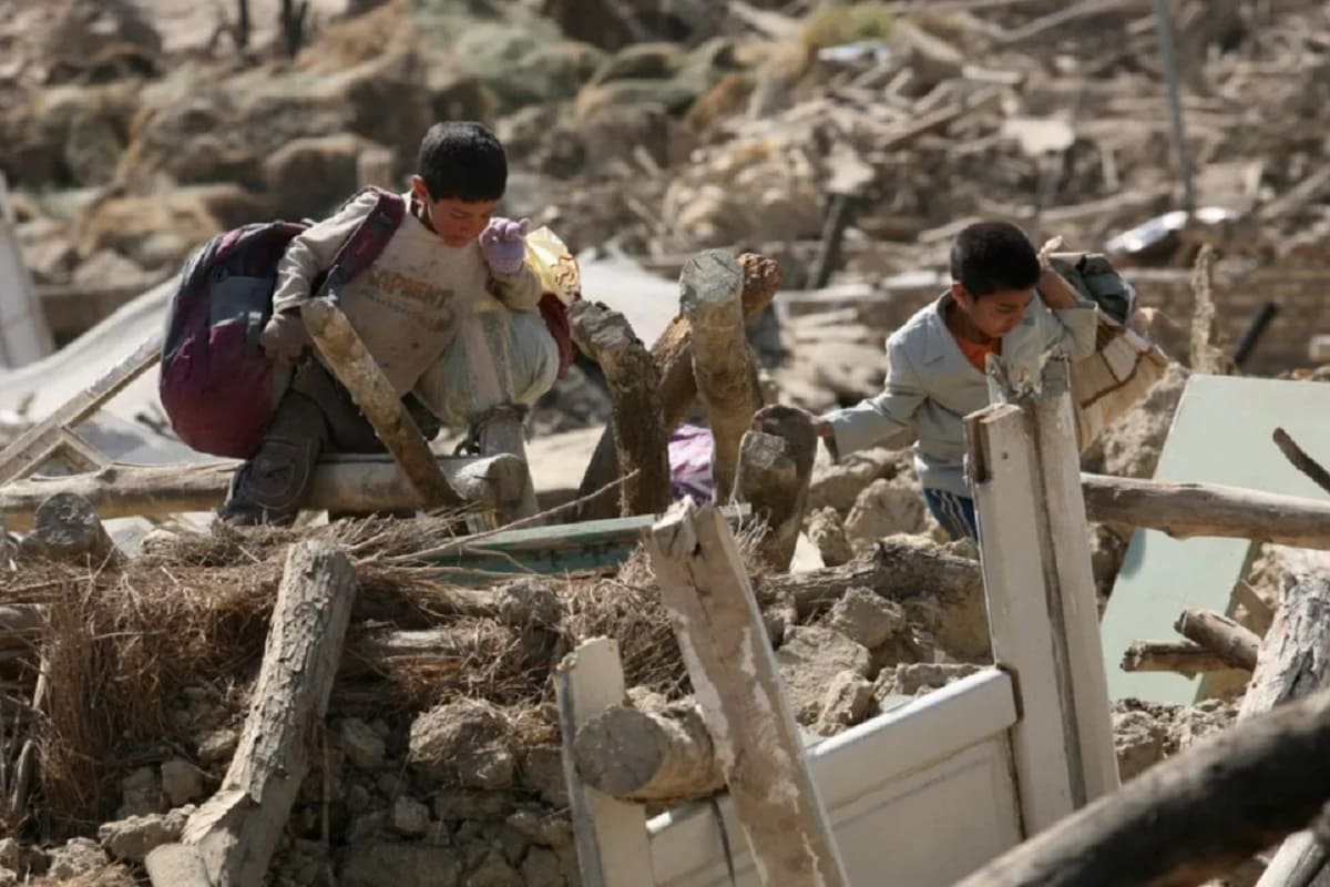 Suman 5 muertos y 44 heridos por los dos sismos registrados en Irán 5 El sismo en Iran 1