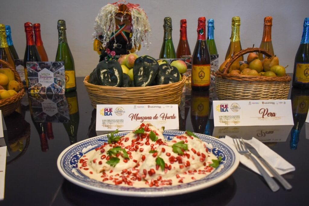 Huejotzingo chiles en nogada