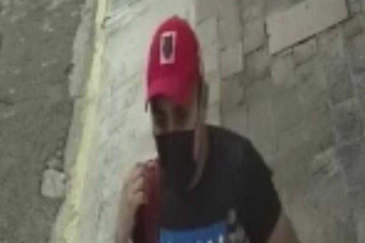 VIDEO: En menos de 10 segundos, ladrón roba espejo de un auto en El Mirador 4 El Mirador