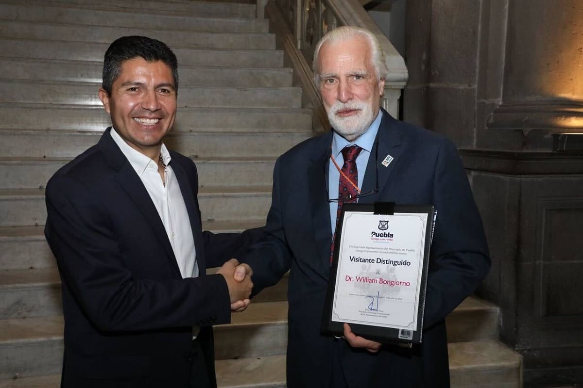 Eduardo Rivera reconoce como visitantes distinguidos a odontólogos internacionales 3 Imagen de iOS 2 1 4