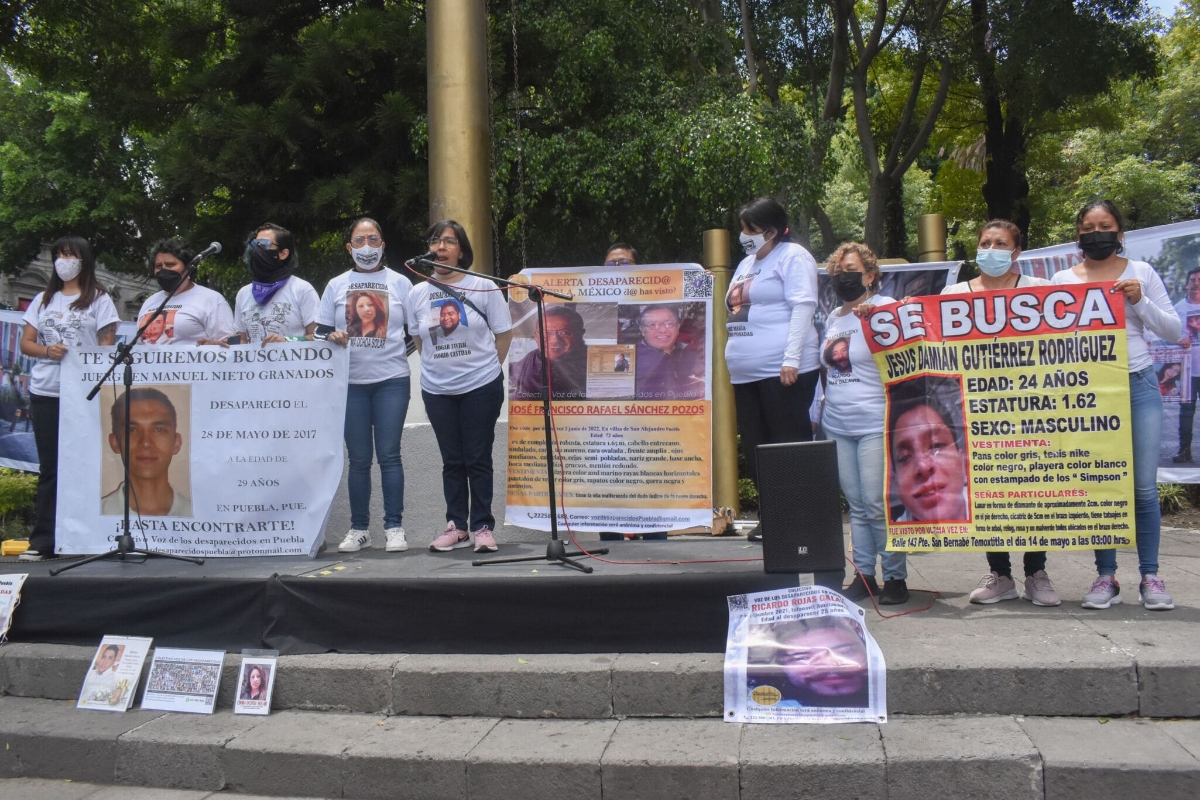 Presentan exposición de desaparecidos en el zócalo de Puebla 7 Picsart 22 07 23 17 30 45 608