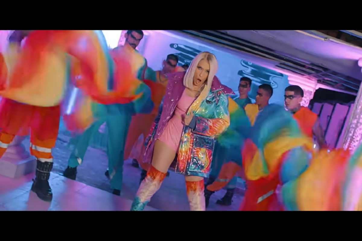 #LaMenos: Yuri usa bandera LGBT+ en su nuevo video tras comentarios homofóbicos 2 Yuri LGBT