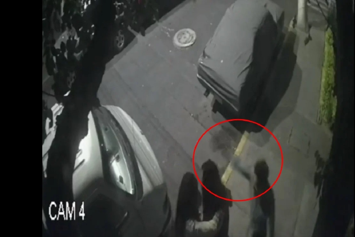 VIDEO: Sujeto golpea con un ladrillo a pareja de mujeres que se besaba en Coyoacán 2 agresion pareja