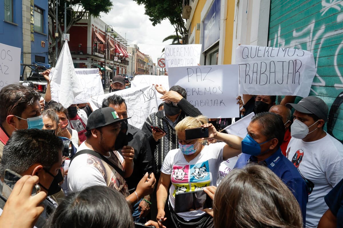 Día 4: Ambulantes insisten en regresar al centro de Puebla, pero se los impiden 9 ambulantes 2