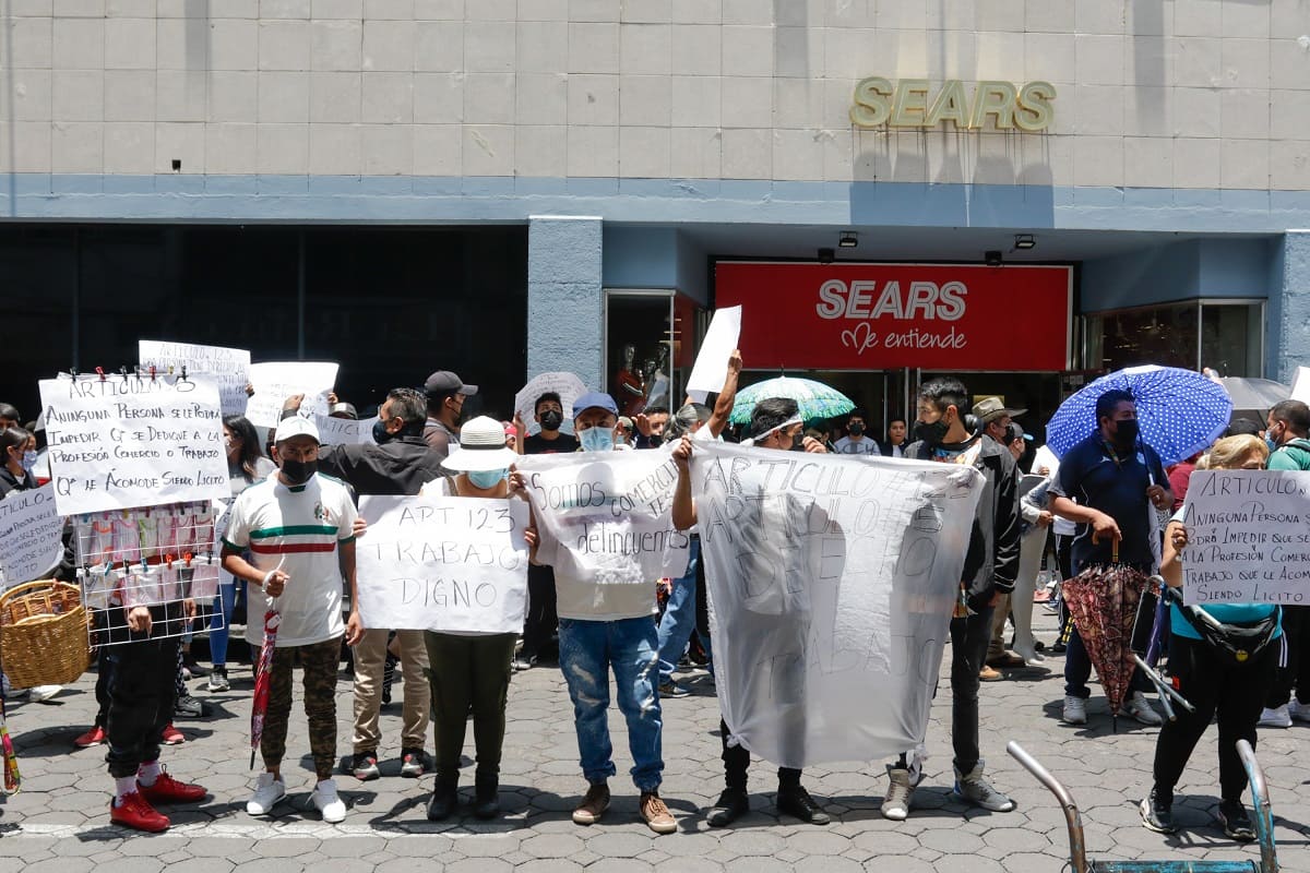 Ambulantes se aferran y quieren 50 espacios en la 5 de Mayo 7 ambulantes manifestacion2